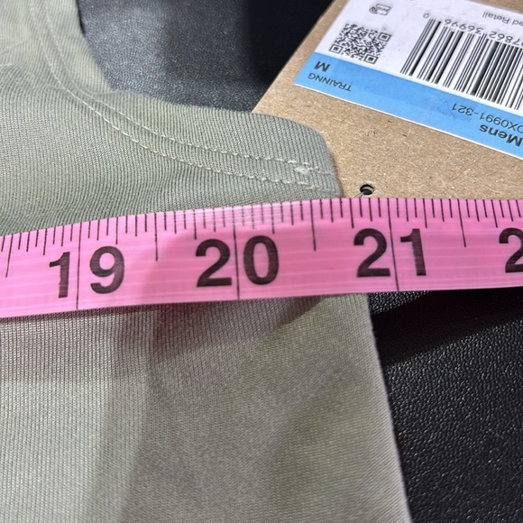 The Nike Tee Training DRI-FIT crewneck muscle, Swoosh logo, athletic,lightweight - Picture 4 of 8